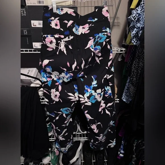 Lane Bryant Allie sexy stretch floral ankle pants
Size: 22W - Regular Inseam - Picture 7 of 8